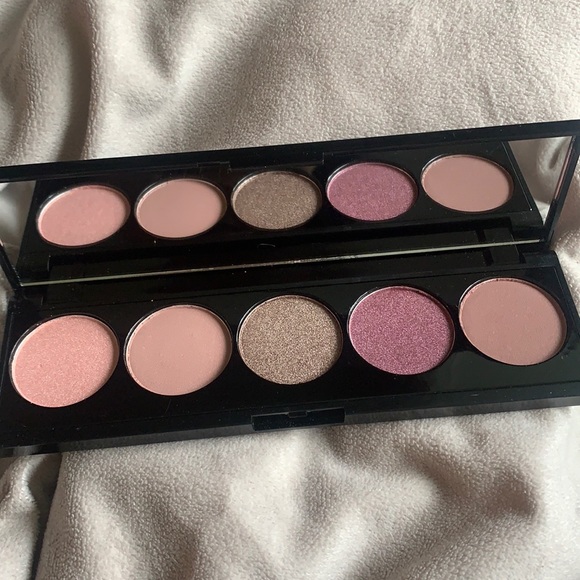 Laritzy Cosmetics Artistry Eyeshadow Palette in Royal - Picture 3 of 6